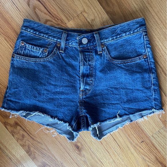 LEVI’s 501® ORIGINAL HIGH RISE WOMEN'S SHORTS size 26 - Picture 2 of 5